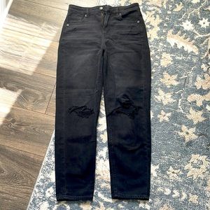 American Eagle Ripped Mom Straight Jean